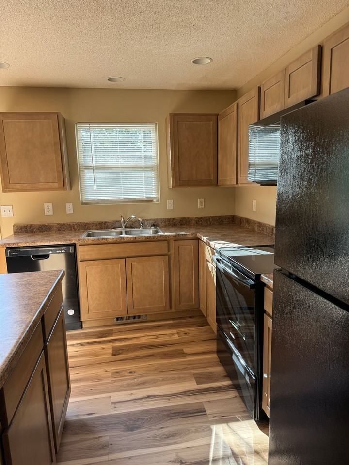 2705 Parker St - Photo 3 of 8