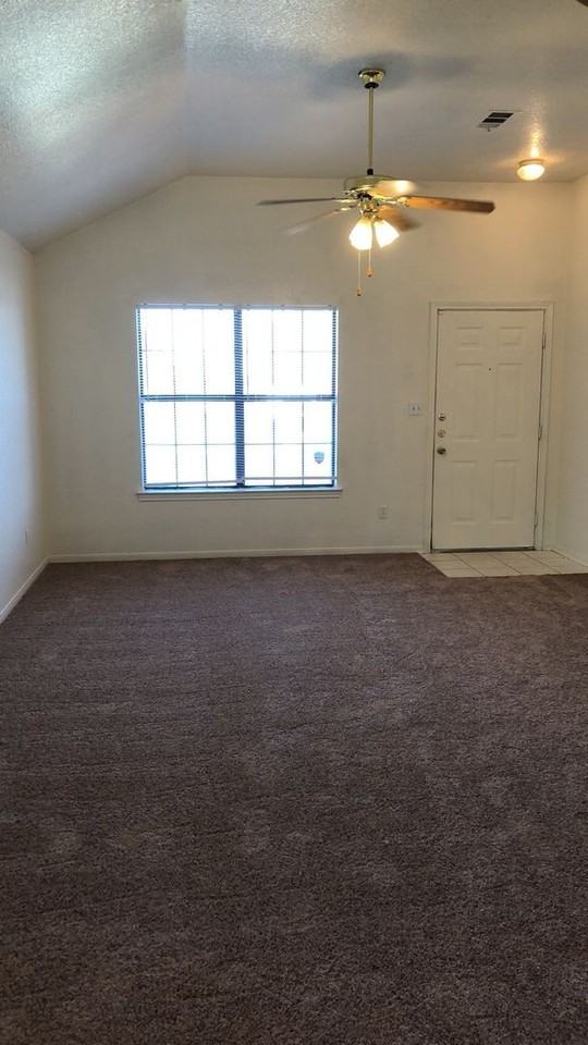 3802B Hitchrock Dr - Photo 5 of 12