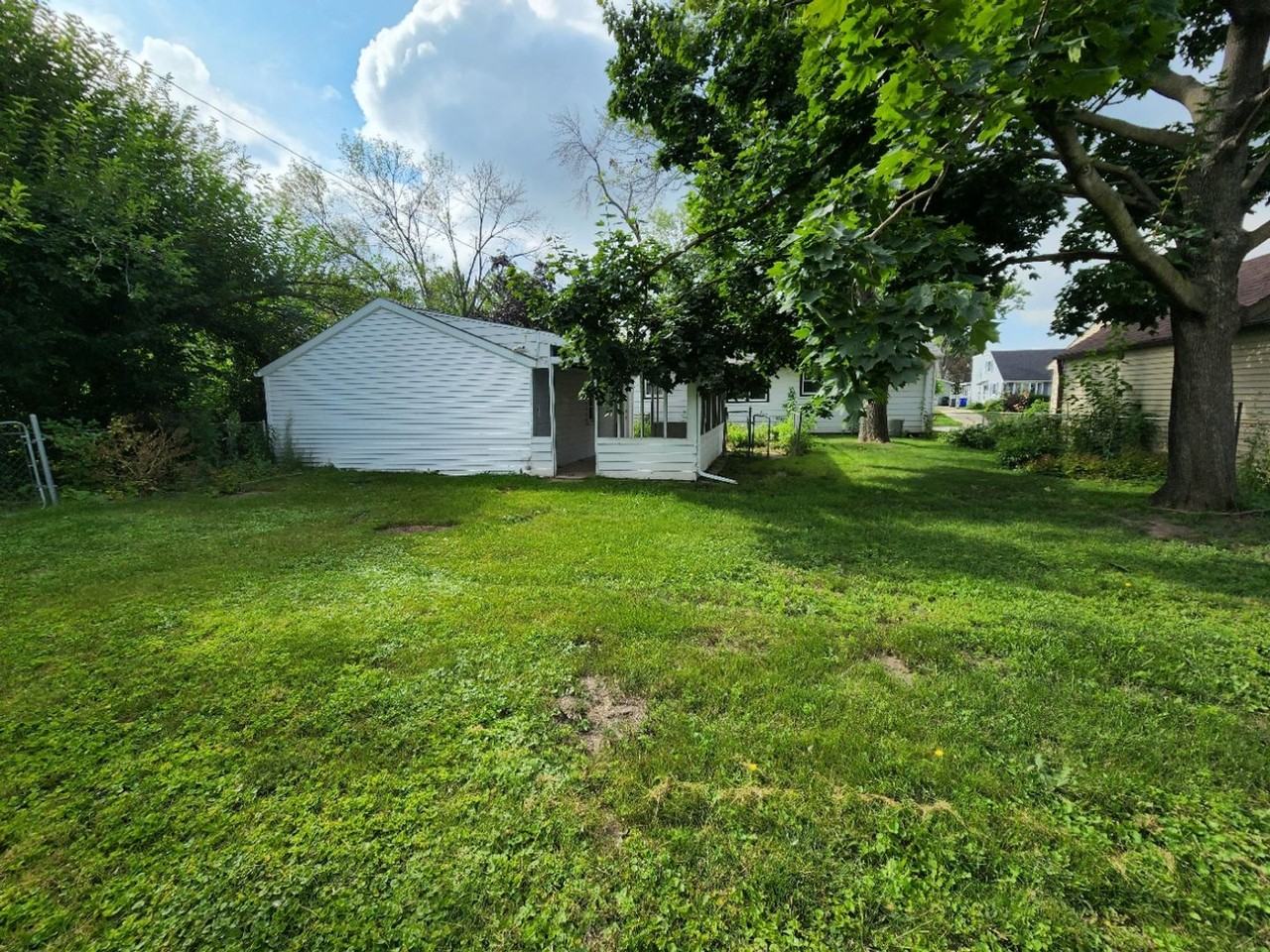 1632 Miami Dr Ne - Photo 3 of 26