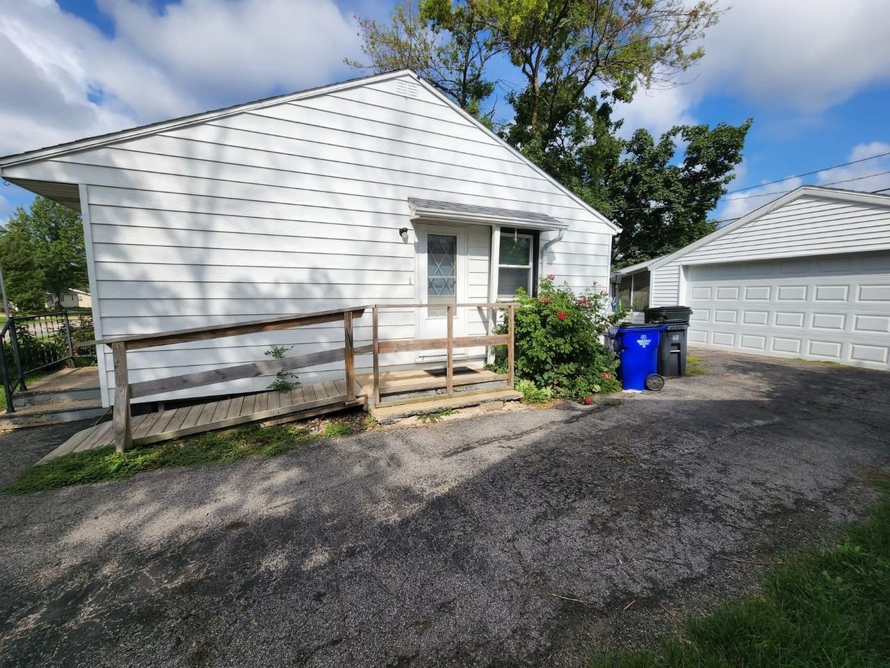 1632 Miami Dr Ne - Photo 2 of 26