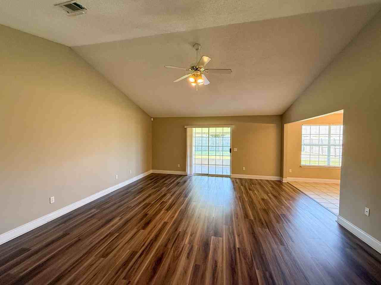 1519 Sandcliff Dr - Photo 3 of 24