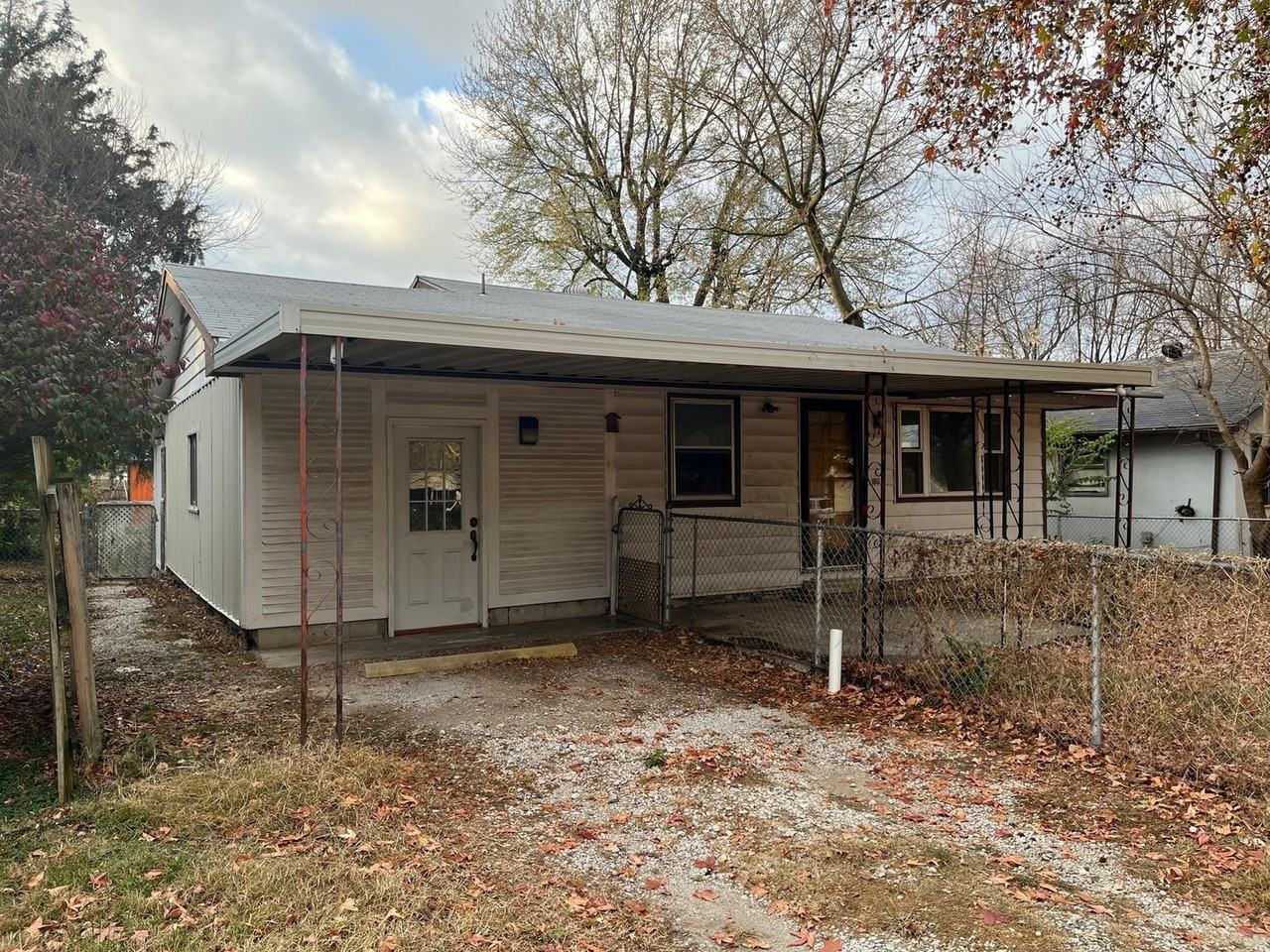 1653 N Hayes Ave - Photo 4 of 25