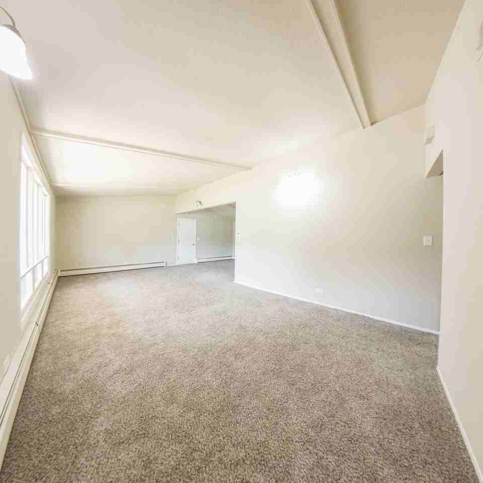 110 E 4th St - Photo 2 of 22