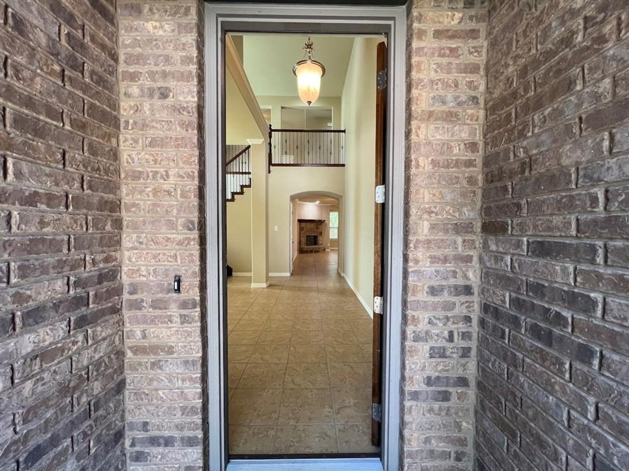 3914 Remington Rd - Photo 2 of 47