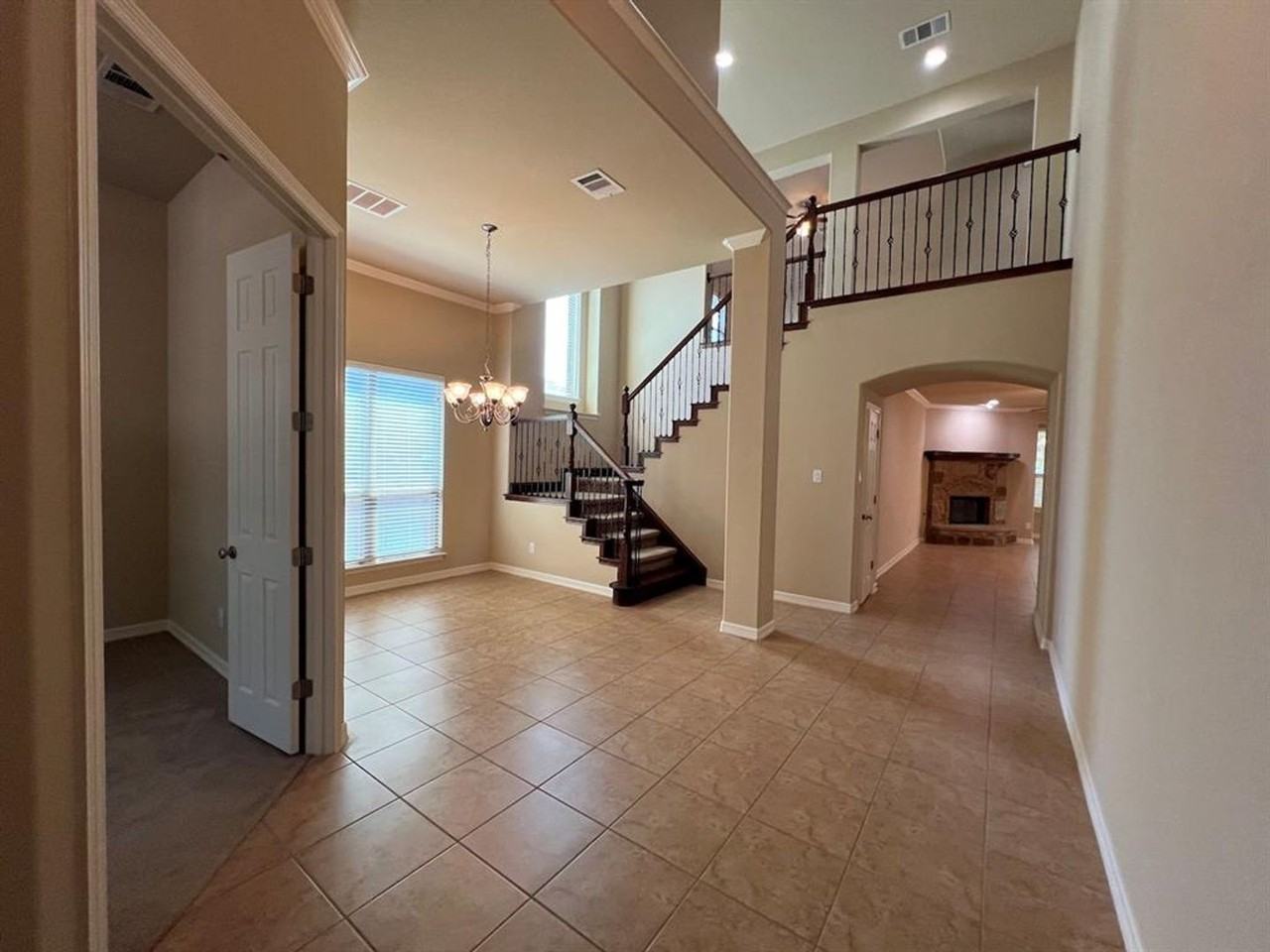 3914 Remington Rd - Photo 3 of 47
