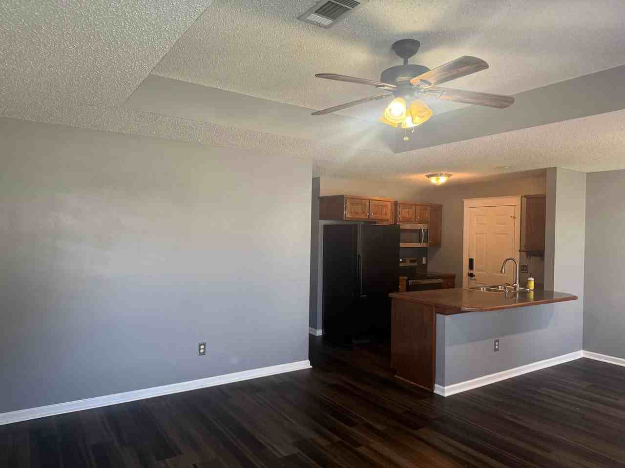 111 Butterfield Xing - Photo 2 of 17