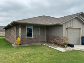 502 Parkhill Cir - Photo 1 of 1