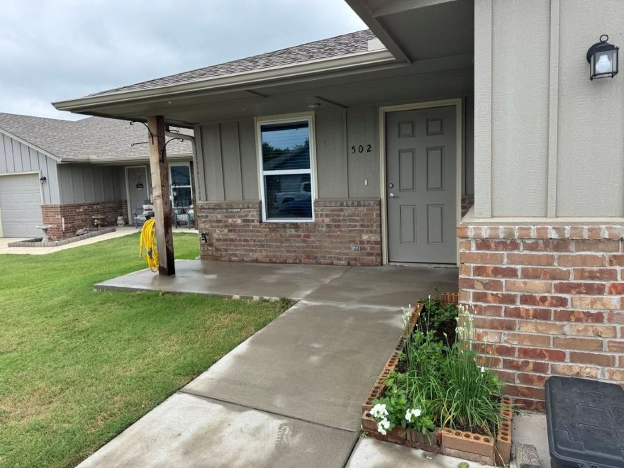 502 Parkhill Cir - Photo 2 of 16