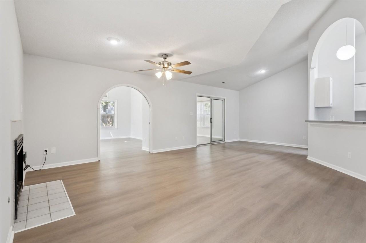 1003 Plum Ct - Photo 3 of 26
