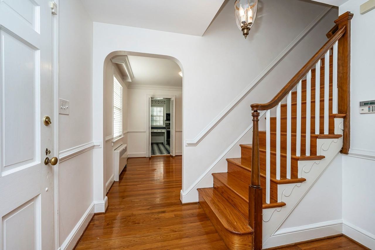 222 Sunset Dr - Photo 4 of 34