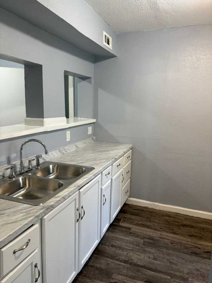 3422 Benton Blvd - Photo 3 of 11