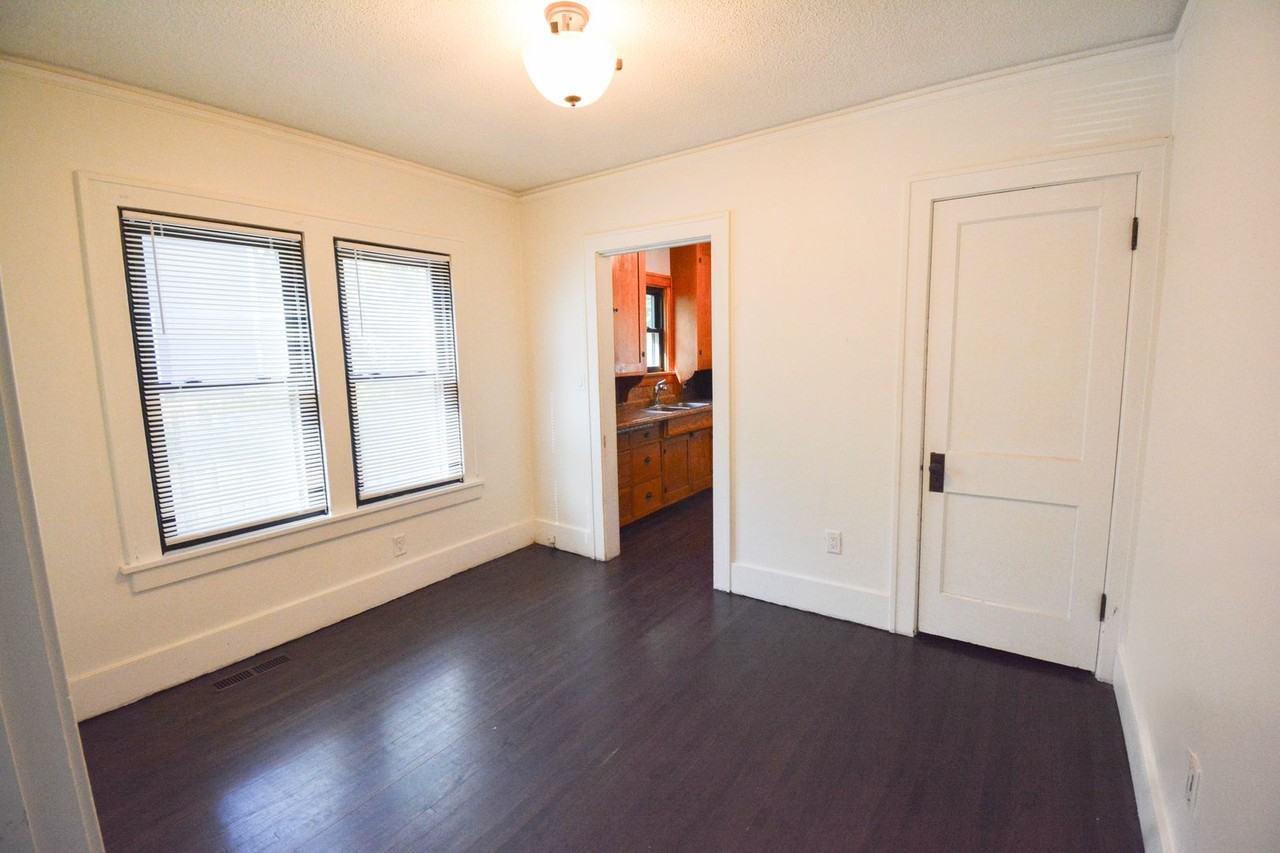 819 6th Ave Se - Photo 2 of 15