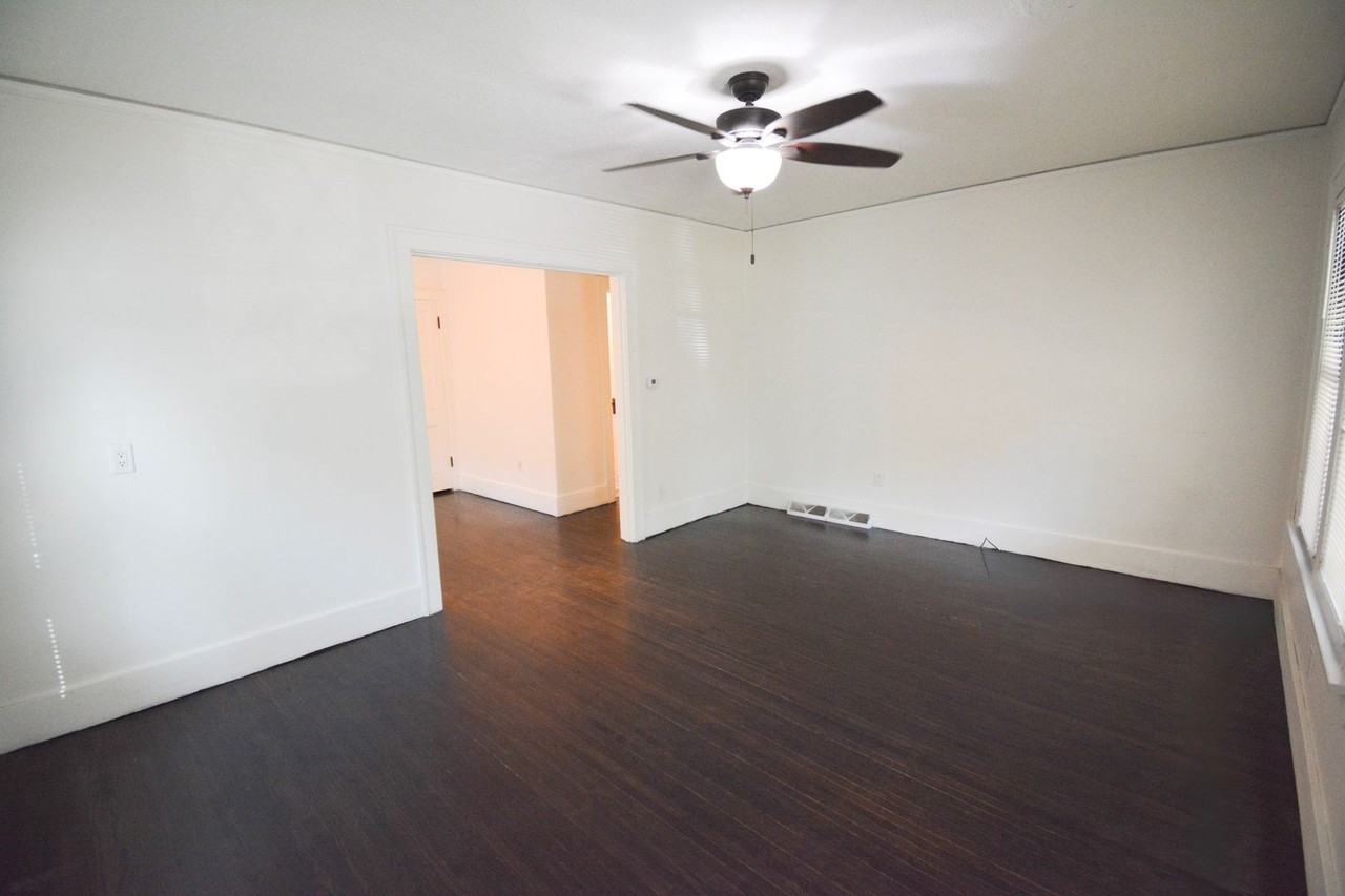 819 6th Ave Se - Photo 4 of 15