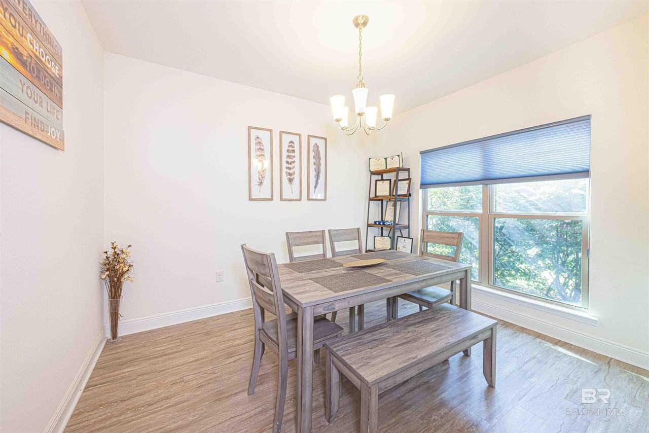 1468 Surrey Loop - Photo 4 of 17