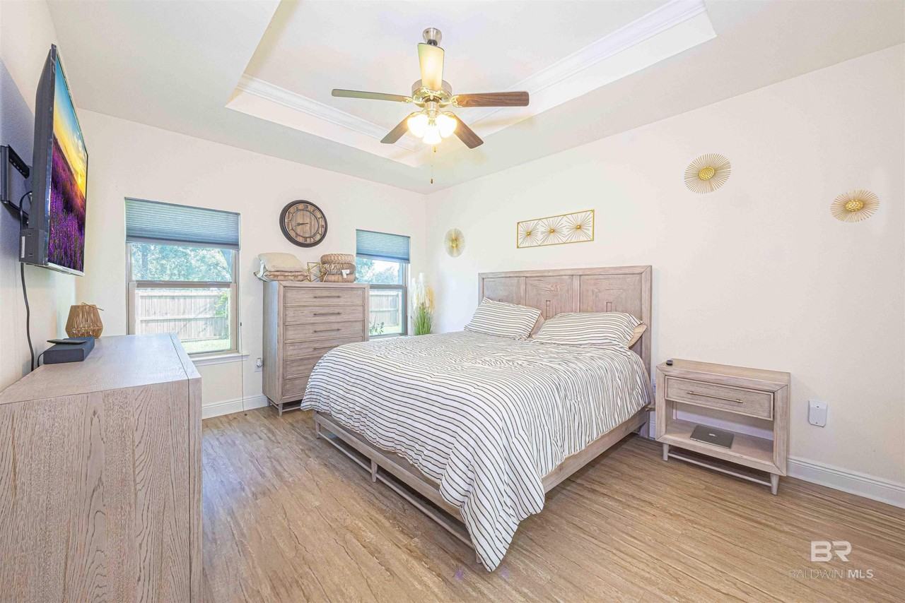 1468 Surrey Loop - Photo 7 of 17