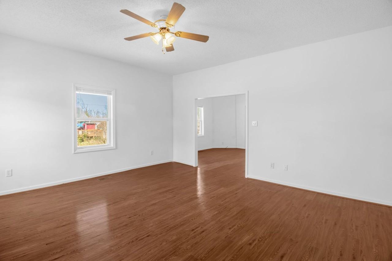 1013 South Josephine Boyd Street - Photo 6 of 31