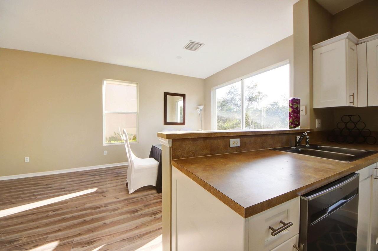 6143 Seminole Gardens Cir - Photo 3 of 16