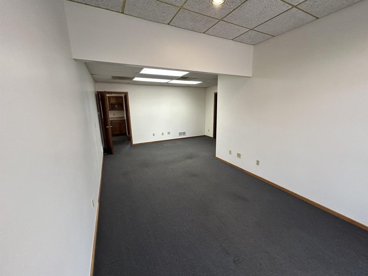 1840 Post Rd #2 - Photo 3 of 14