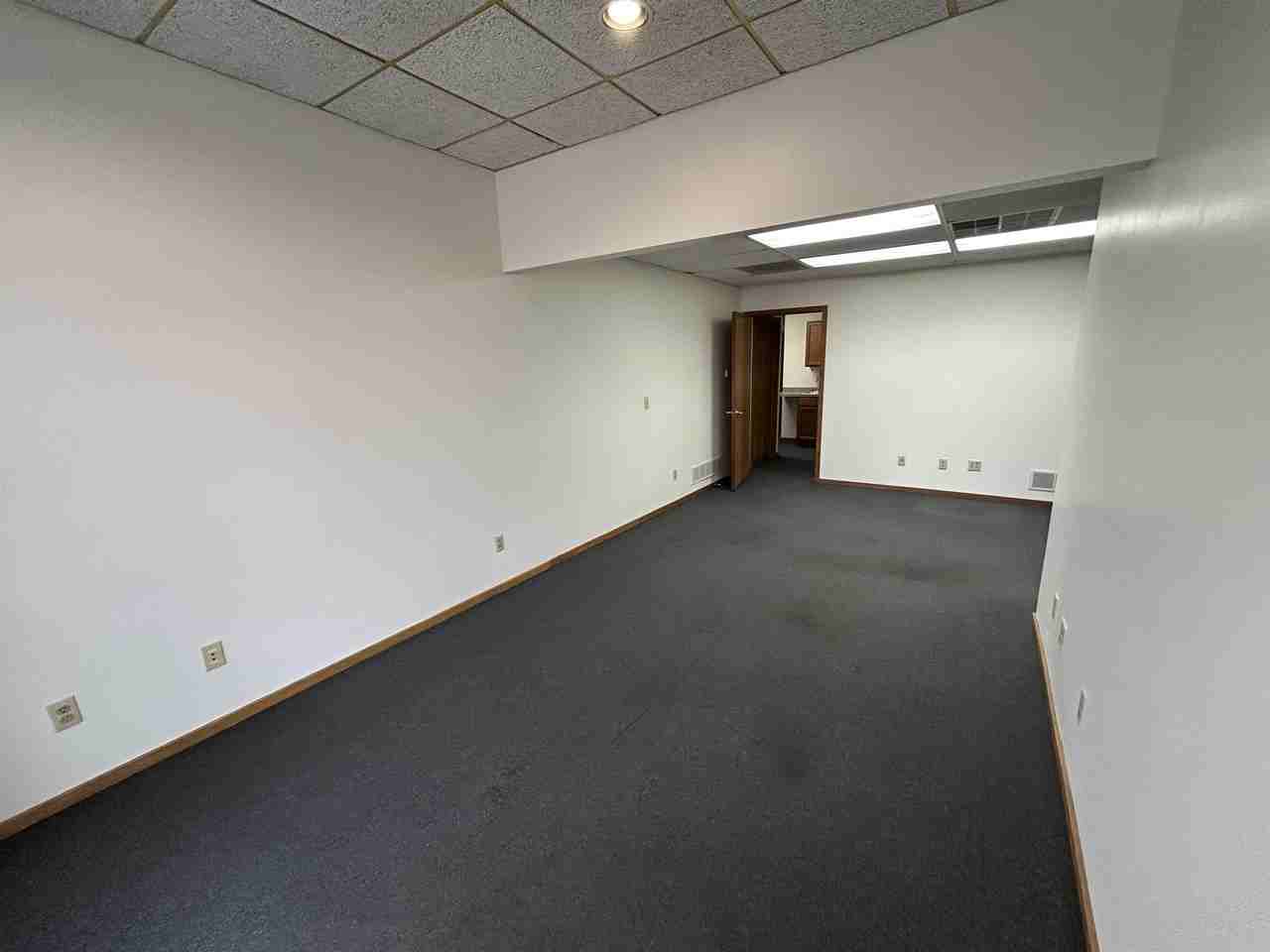 1840 Post Rd #2 - Photo 4 of 14