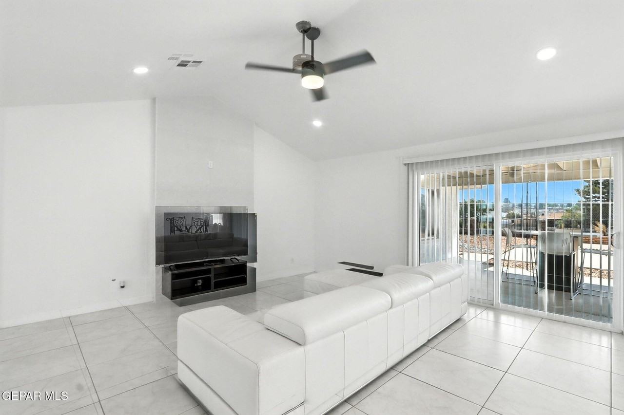 408 San Blas Dr - Photo 5 of 25