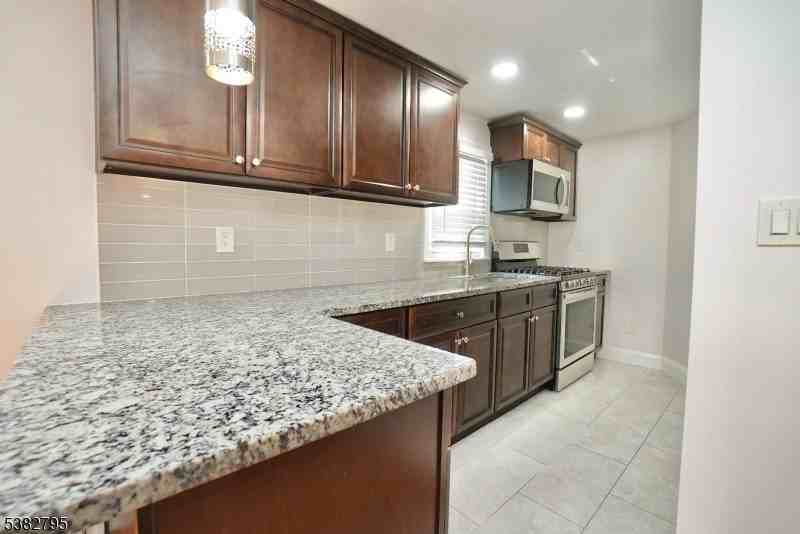 207 Franklin Ave 2nd Fl - Photo 2 of 9