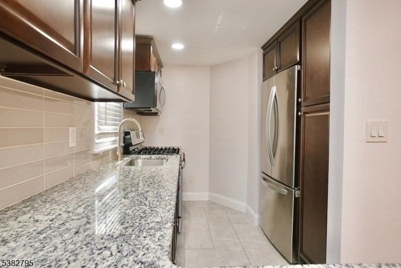 207 Franklin Ave 2nd Fl - Photo 3 of 9