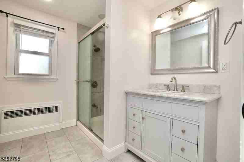 207 Franklin Ave 2nd Fl - Photo 6 of 9