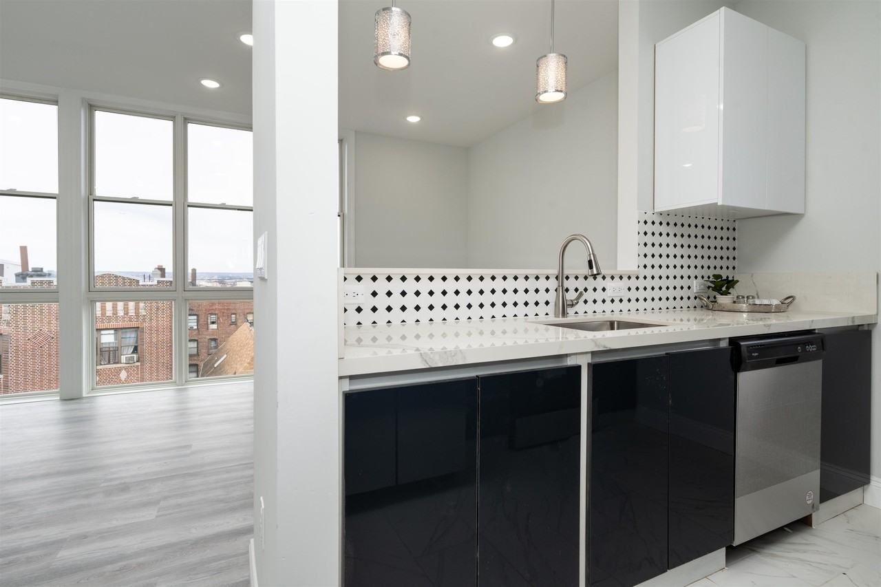 144 Bergen Avenue #3B - Photo 5 of 32