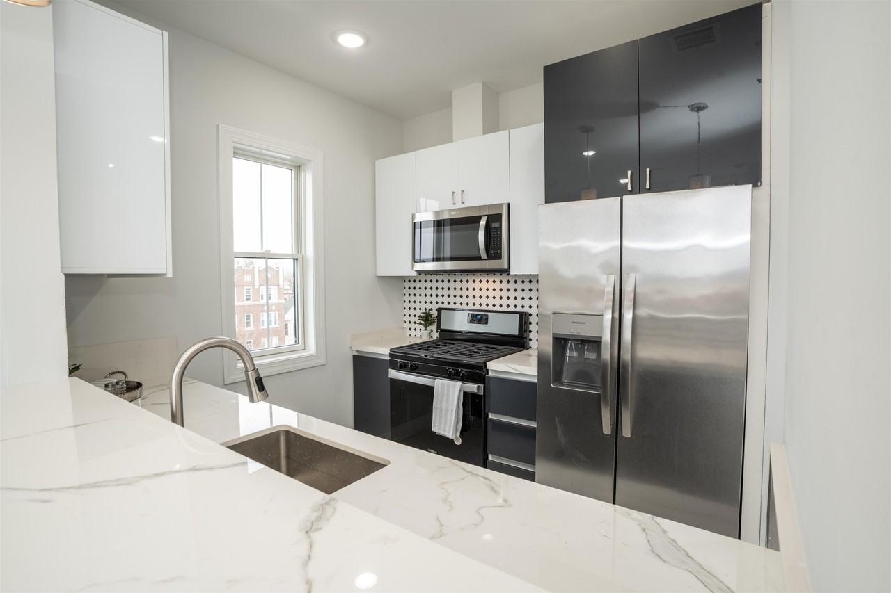 144 Bergen Avenue #3B - Photo 7 of 32