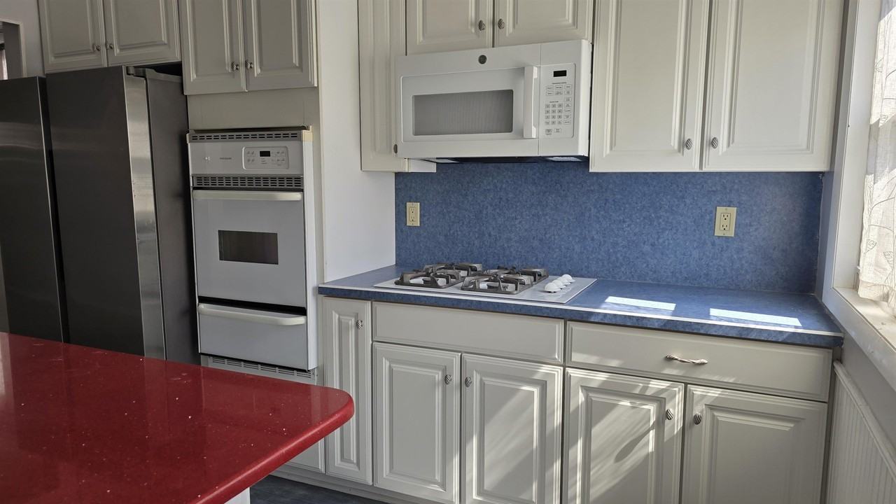 120 W 13th St #1 - Photo 4 of 16