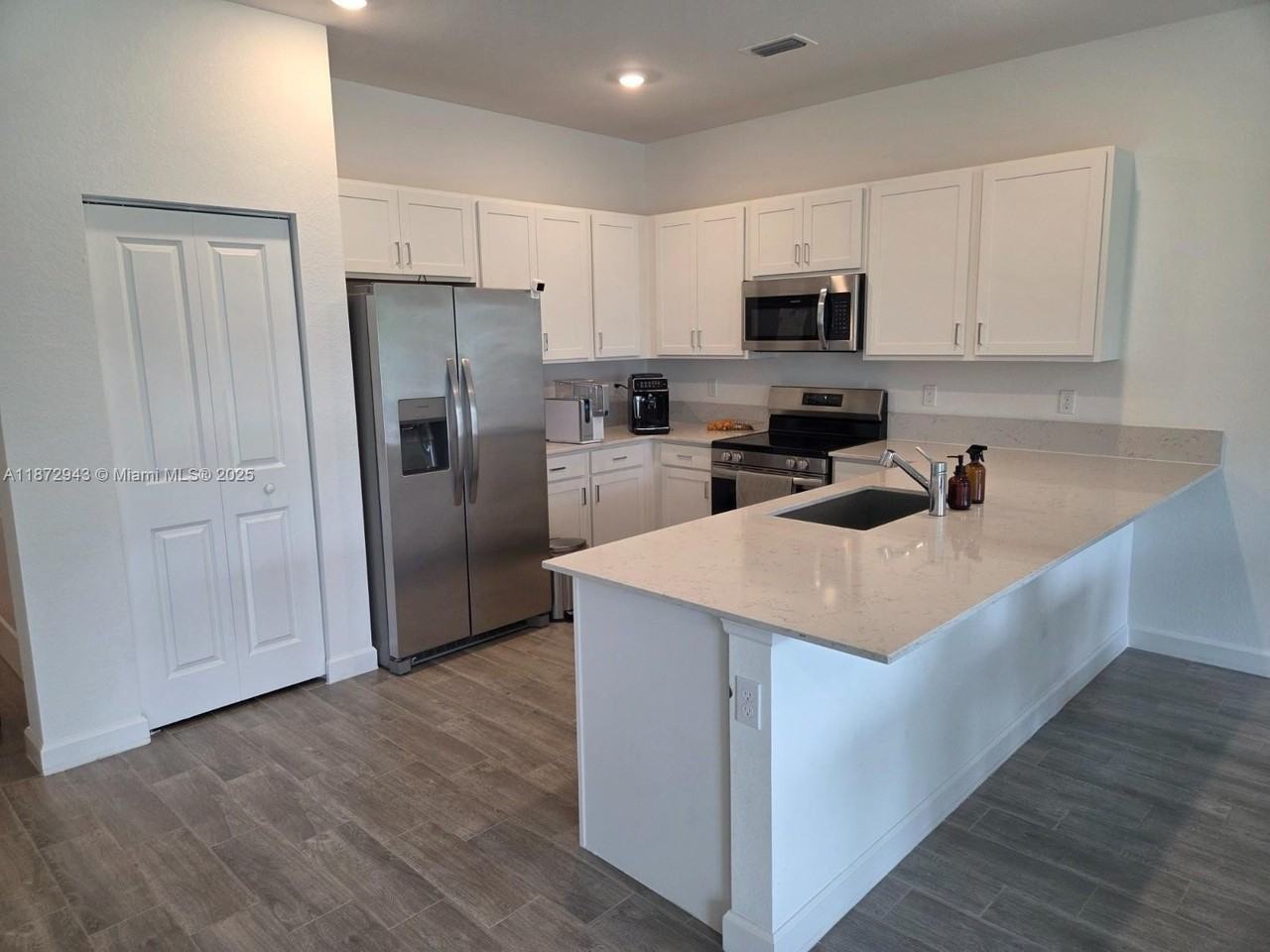 4343 Hammock Grove Dr - Photo 6 of 23