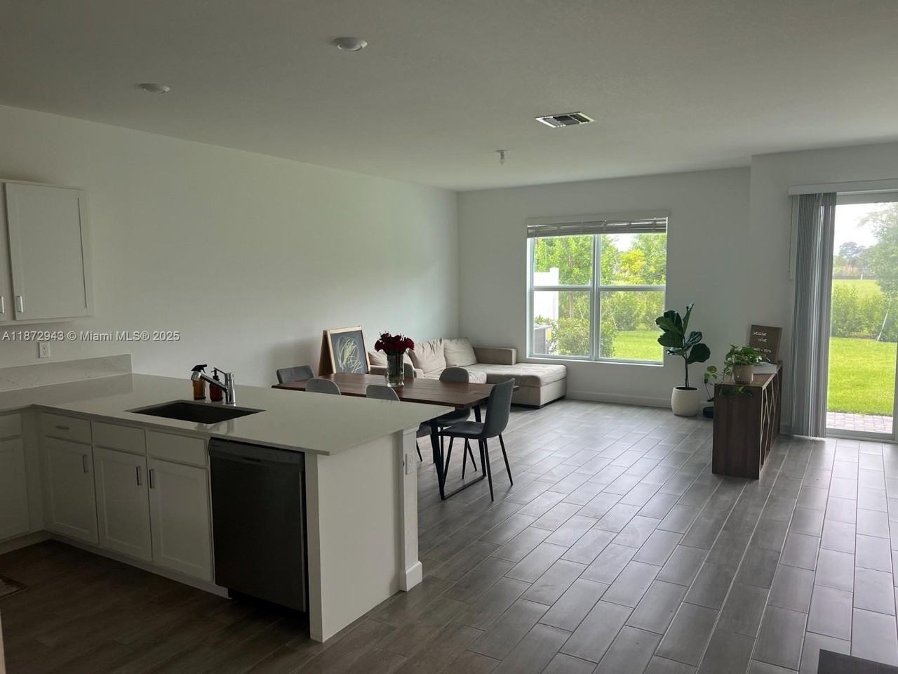 4343 Hammock Grove Dr - Photo 7 of 23