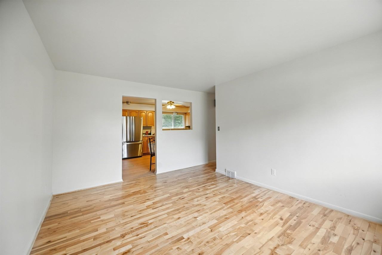 38351 Dequindre Rd - Photo 7 of 25