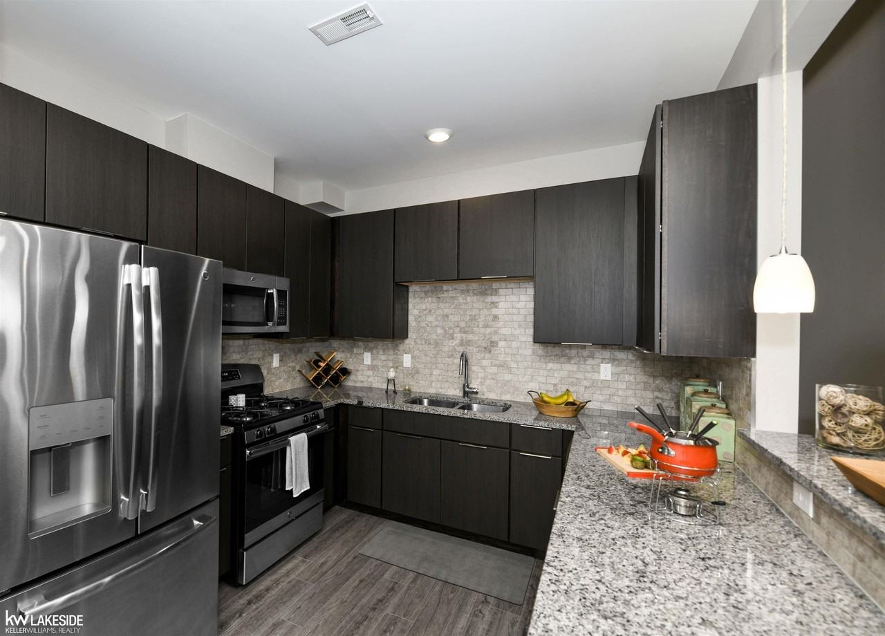 45626 Stadler St - Photo 4 of 32