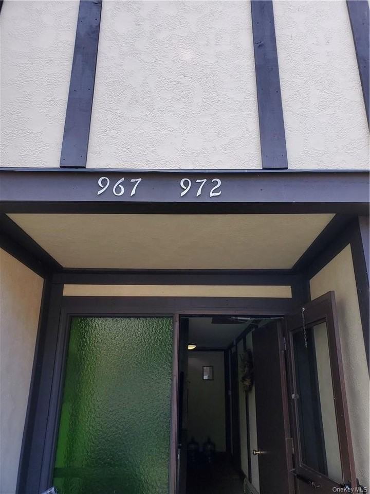 972 Sierra Vista Ln - Photo 2 of 16