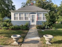 featured image of 105 E Washington St