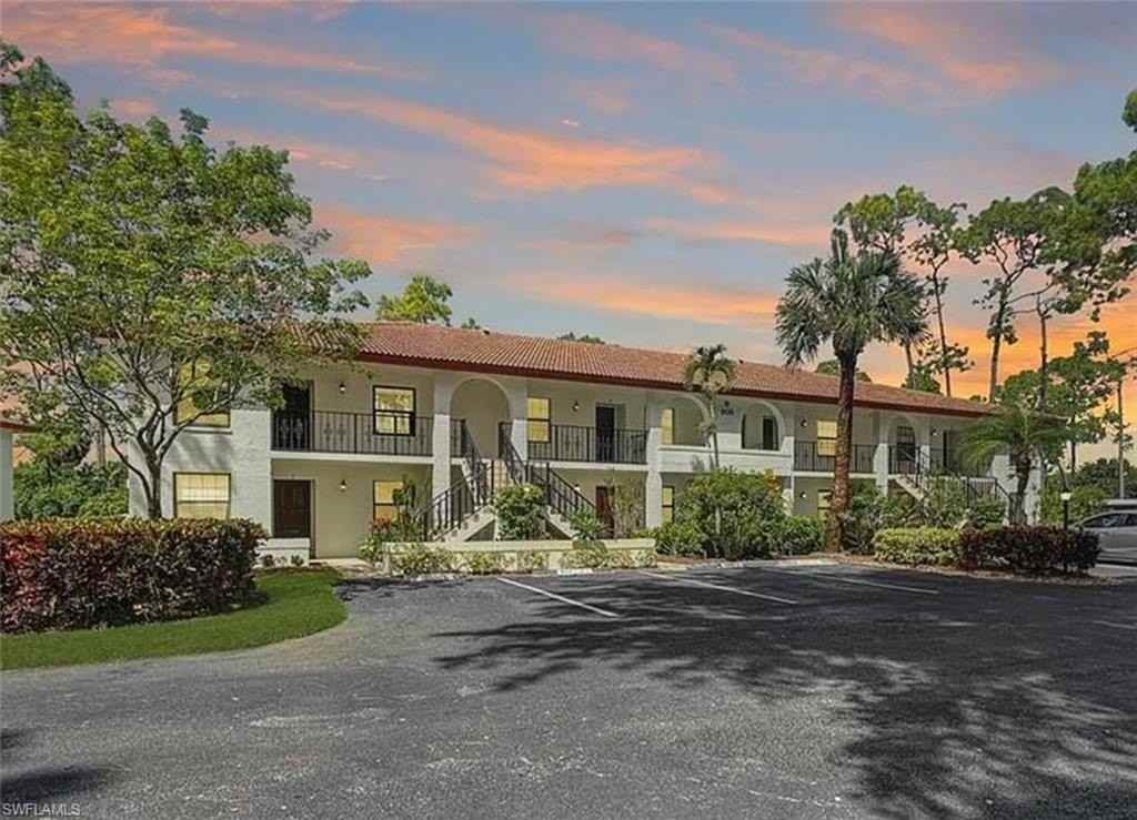 905 Augusta Blvd - Photo 2 of 20