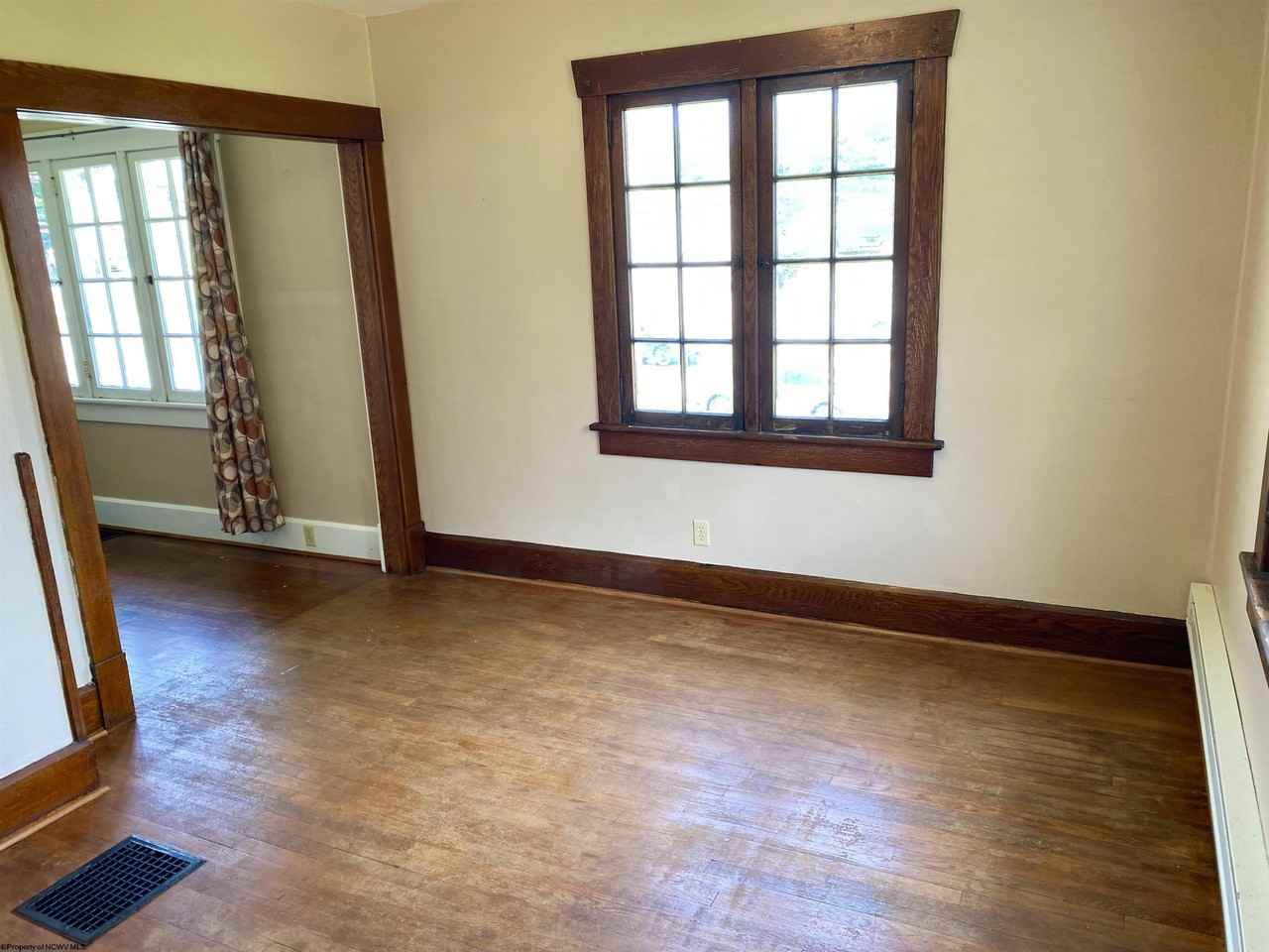 99 Russell St - Photo 3 of 10