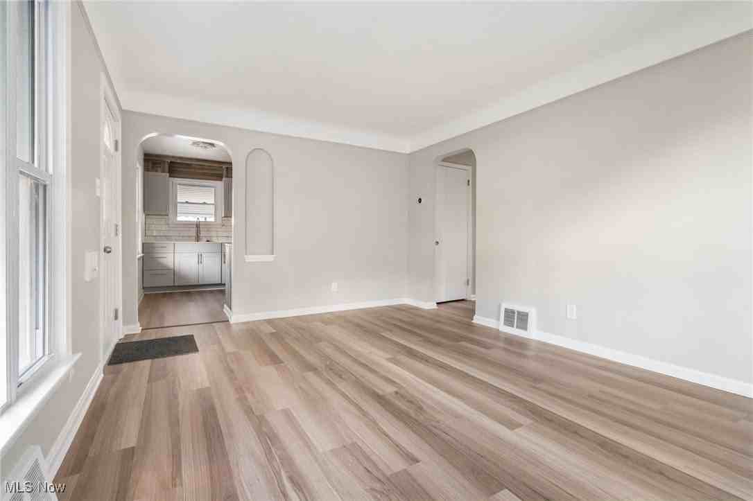 5414 Orchard Avenue - Photo 5 of 22