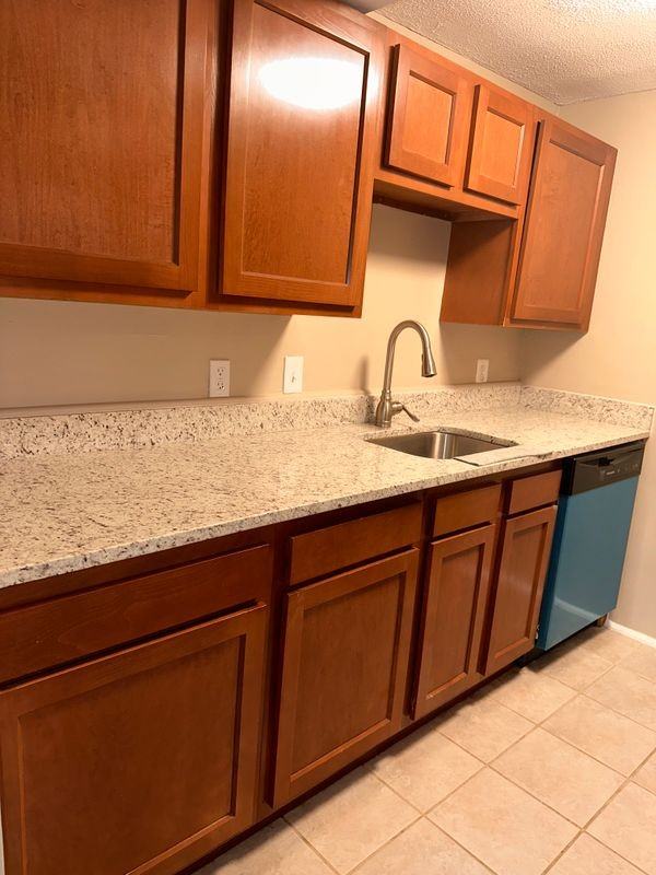 1814 Village Green Dr - Photo 2 of 3