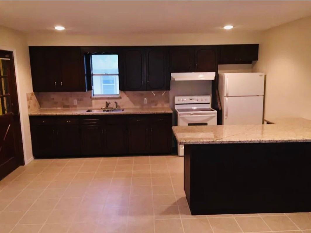 1423 E Kuhn St - Photo 3 of 13