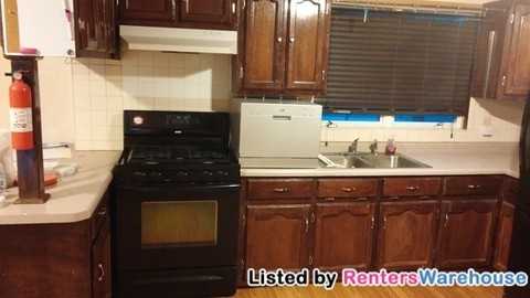 212 Irving Ave - Photo 3 of 15