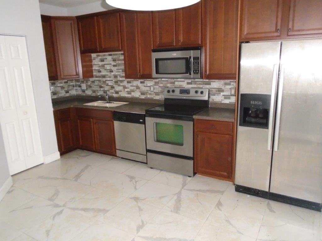 2447 Laurentina Ln - Photo 3 of 4