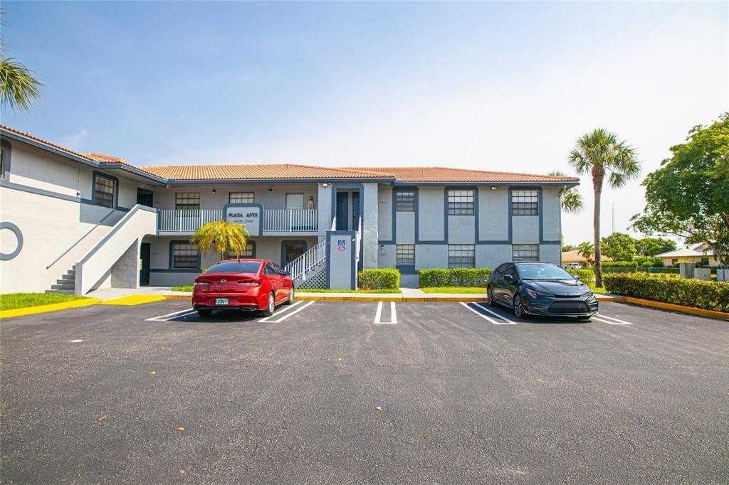 10687 Royal Palm Blvd - Photo 2 of 19