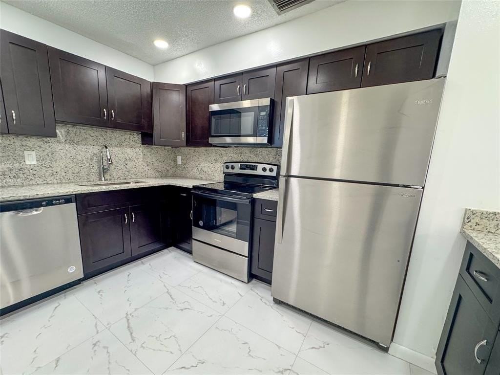 10687 Royal Palm Blvd - Photo 4 of 19