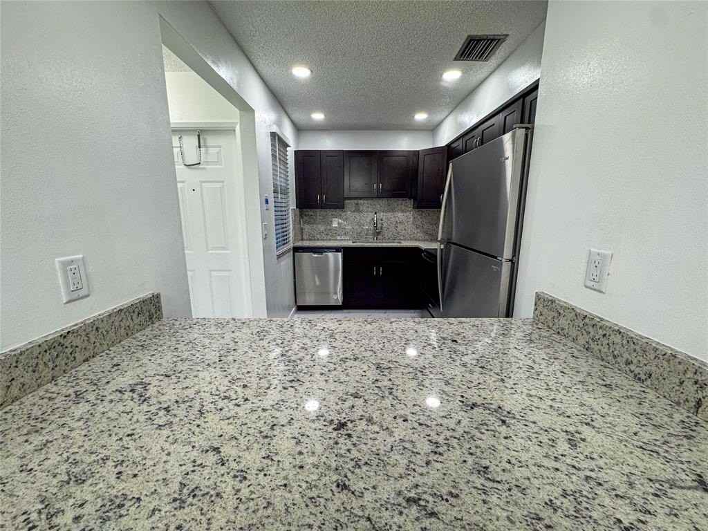 10687 Royal Palm Blvd - Photo 5 of 19