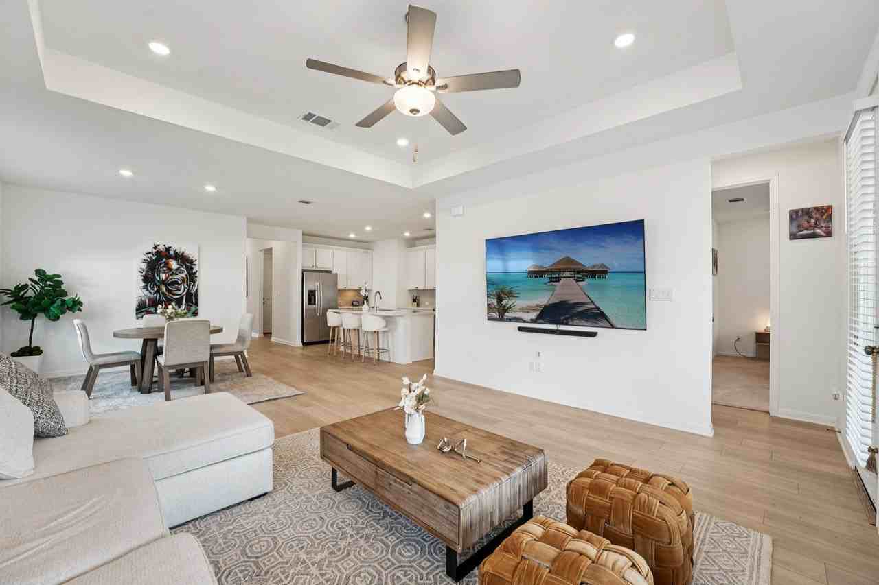 6411 Dragride Rd - Photo 6 of 32