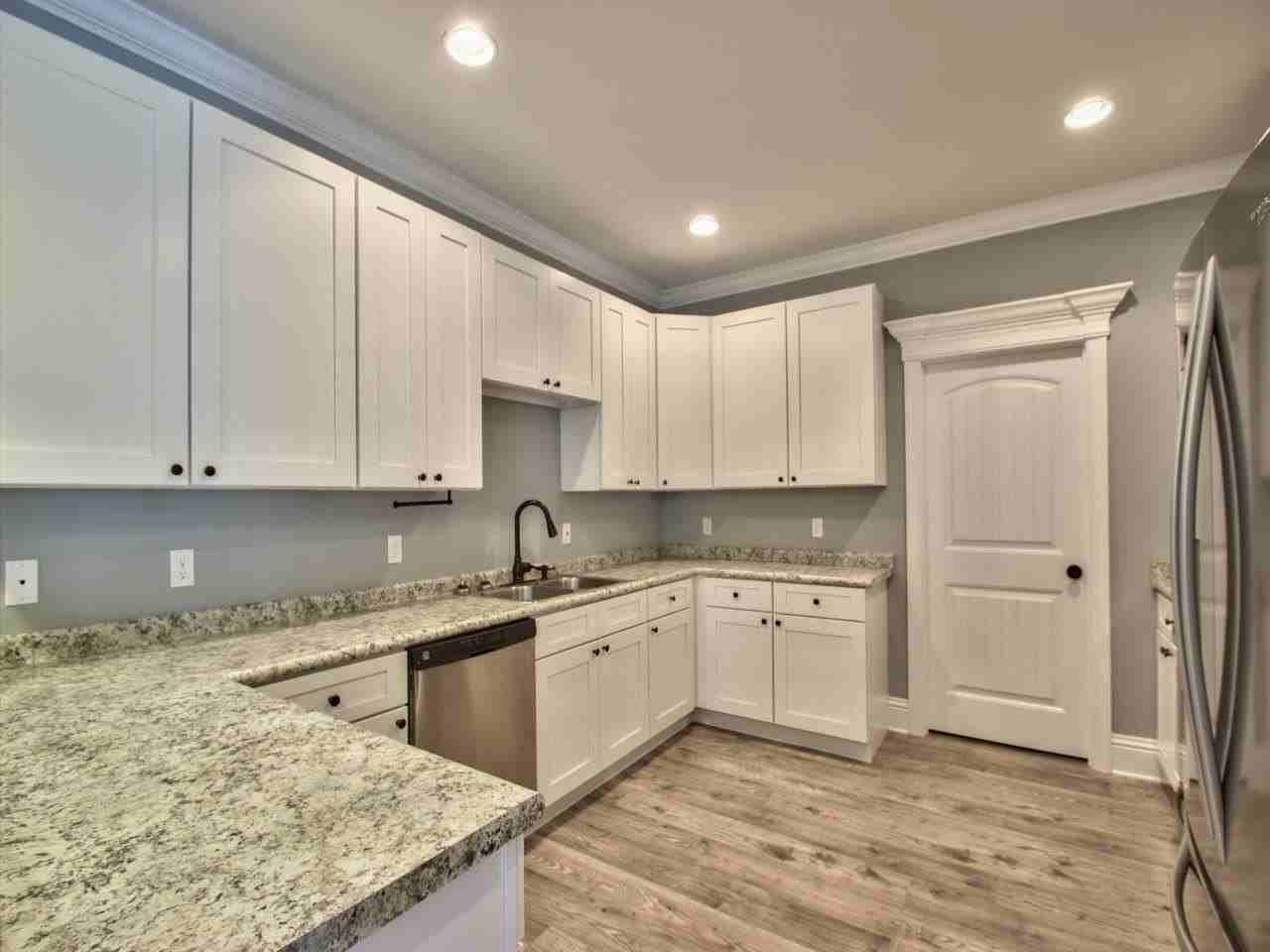 114 Carousel Cir - Photo 7 of 35