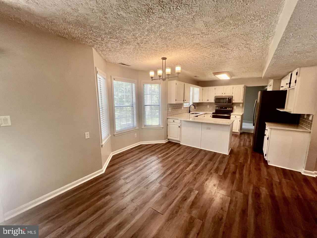 44236 Pine Creek Lane - Photo 7 of 25