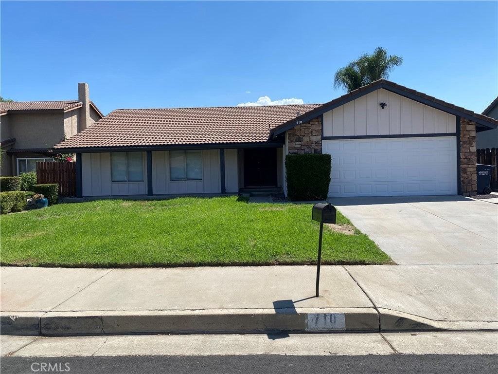 710 Sandy Court - Photo 2 of 16